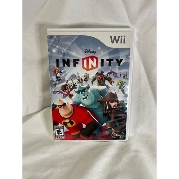 Disney Infinity Bundle Lot (Wii game disc and portal base) - Picture 4 of 6